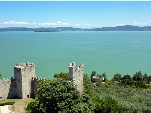 Corciano Castello di Vino, uno sguardo al Trasimeno