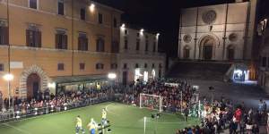 Calcio a 5 e taverne animano il centro di Todi