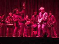 20 luglio / David Byrne + Uj people